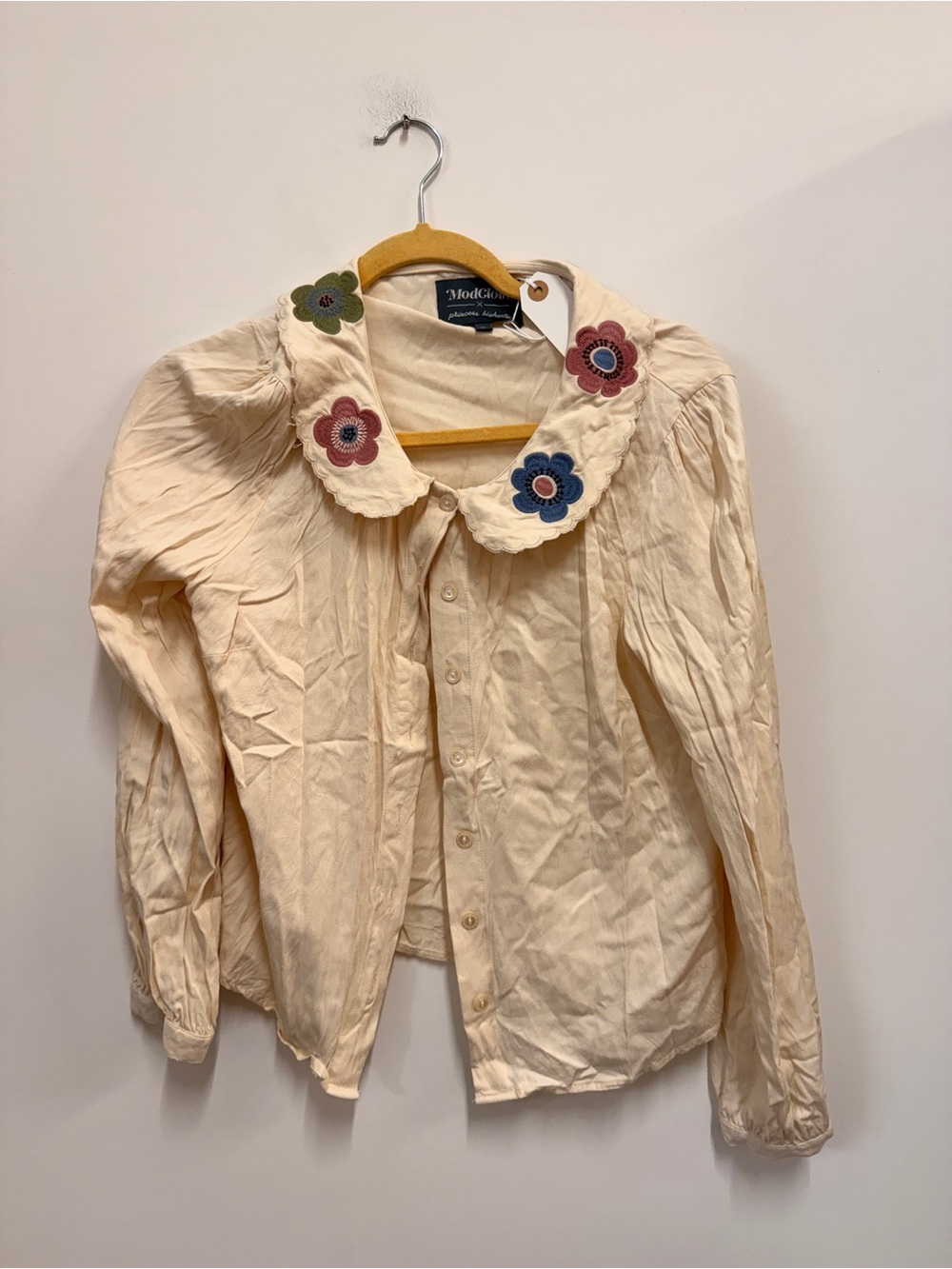 Princess Highway Cream Button-Front Blouse with Floral Appliqué Collar